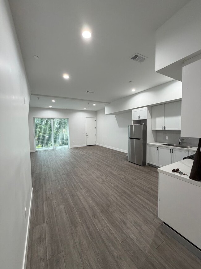 Building Photo - 6905 Ben Ave