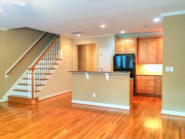 Foto del edificio - Beautiful 3 Bedroom / 2.5 Bathroom Townhome - Available End of June!