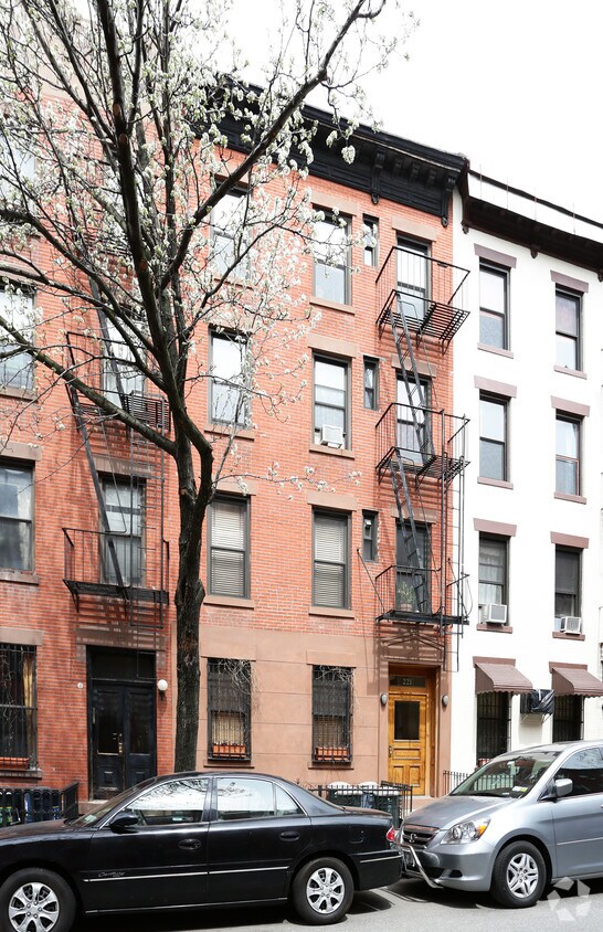 Foto principal - 221 Sackett St