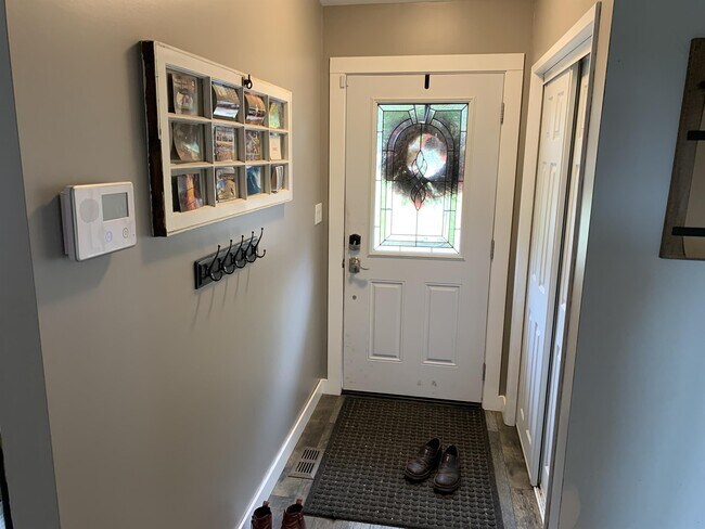 Photo du bâtiment - 110 Saker Pl