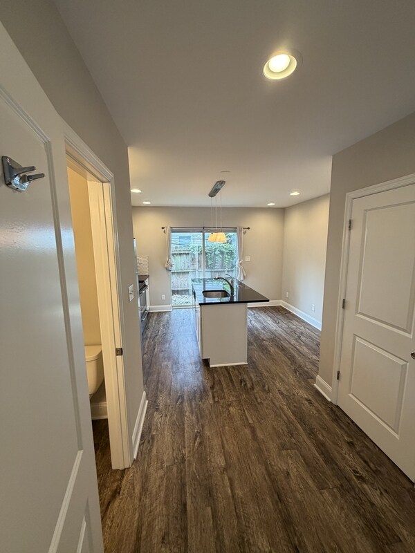 Building Photo - 2733 Latona St