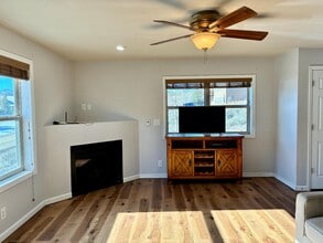 Building Photo - 1009 Forrest Dr