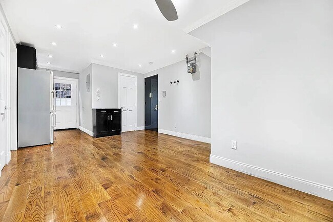 Foto del edificio - 47 1/2 East 1st Street