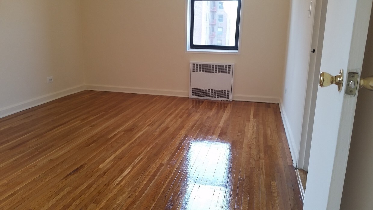 Primary Photo - 40-05 Ithaca St