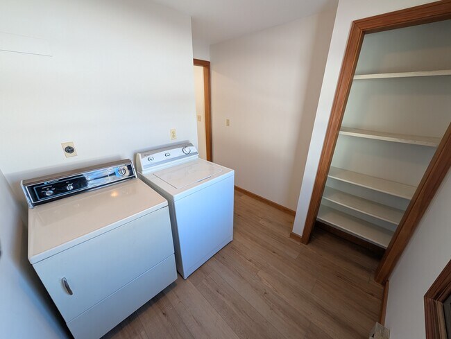 Building Photo - 32 Willow St