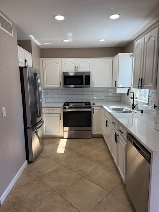 Foto del edificio - Beautiful 3BR 2BA Home w/ Fenced Yard in Tampa