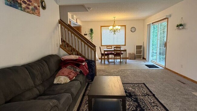 Foto del edificio - 2755 Ranchview Ln N