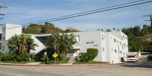 Primary Photo - 2520 N Beachwood Dr