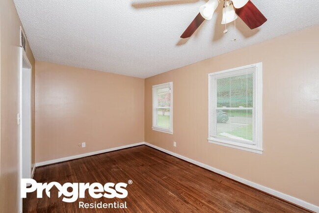 Foto del edificio - 948 Edwards Lake Rd