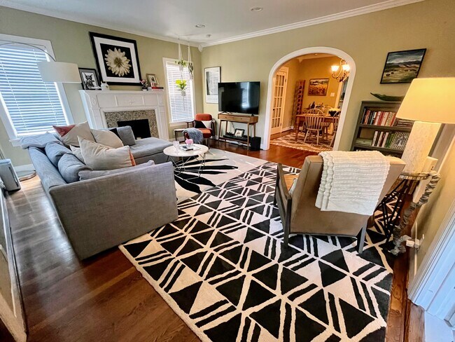 Sala de estar - 2106 Colquitt St