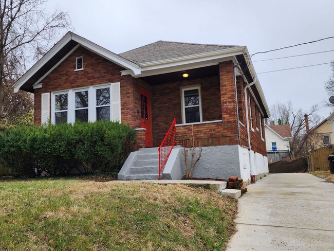 Building Photo - Lovely Home in Kennedy Heights