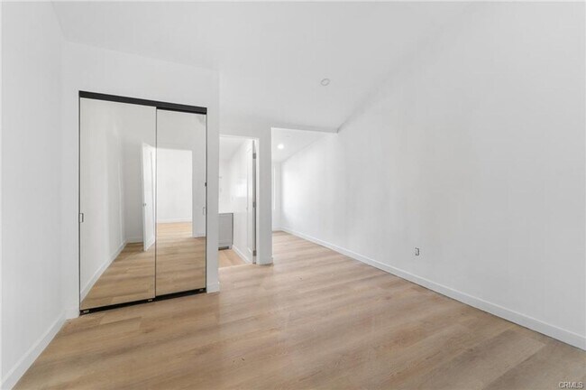 Foto del edificio - Beautifully remodeled 2-bedroom, 2-bath home, perfectly situated near CSUN