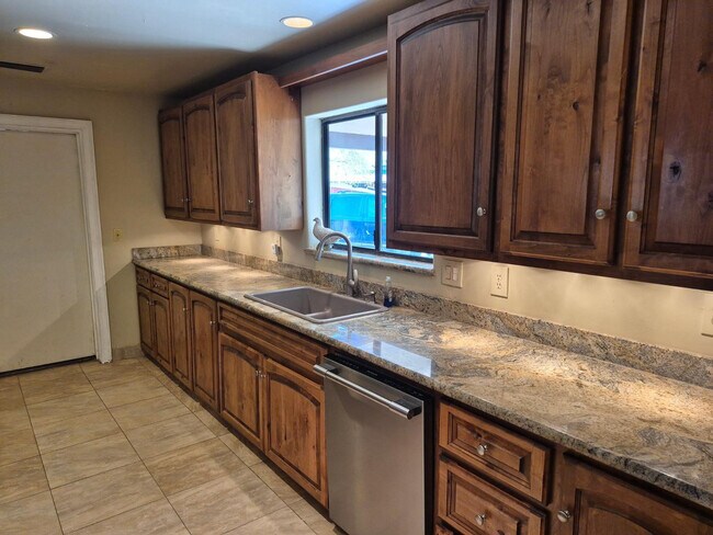 Foto del edificio - 6740 E Dixileta Dr