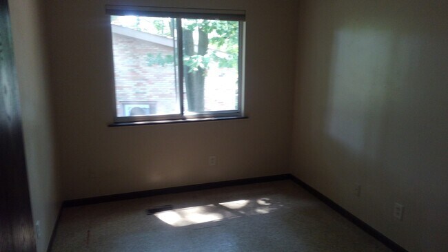 Dormitorio de la planta superior - 242 Spartan Ave