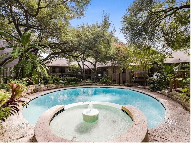 Foto del edificio - South Austin Condo located in Gated Community Off South 1st in Dawson Neighborhood