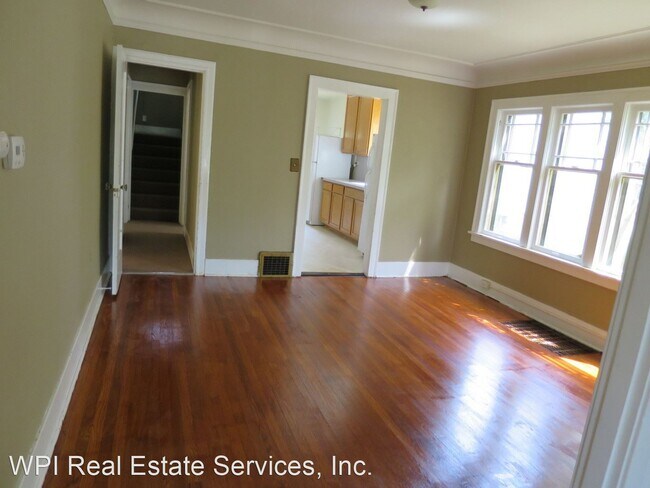 Foto del edificio - 7 br, 2.5 bath House - 5034 7th Ave NE