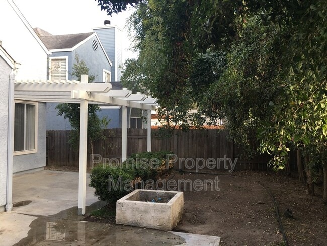 Foto del edificio - 1744 Calle Platico