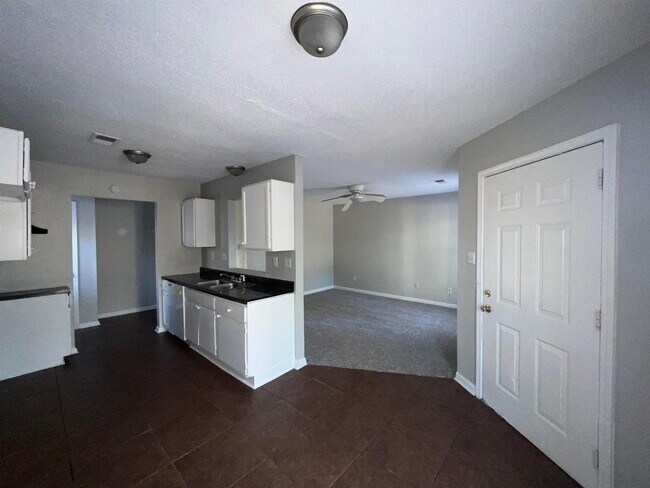 Building Photo - 4555 Addington Dr