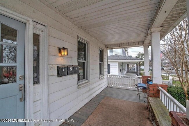 Foto del edificio - 610 1/2 Fifth Ave