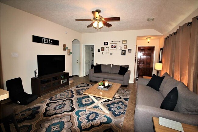 Foto del edificio - 7702 Misty Lake Ln