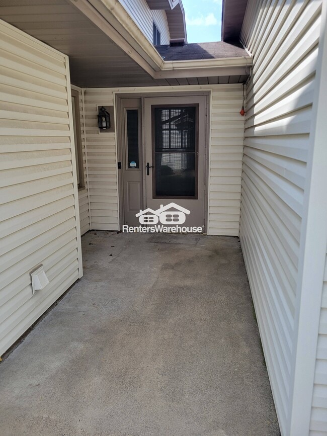 Building Photo - 1331 67th Ln N