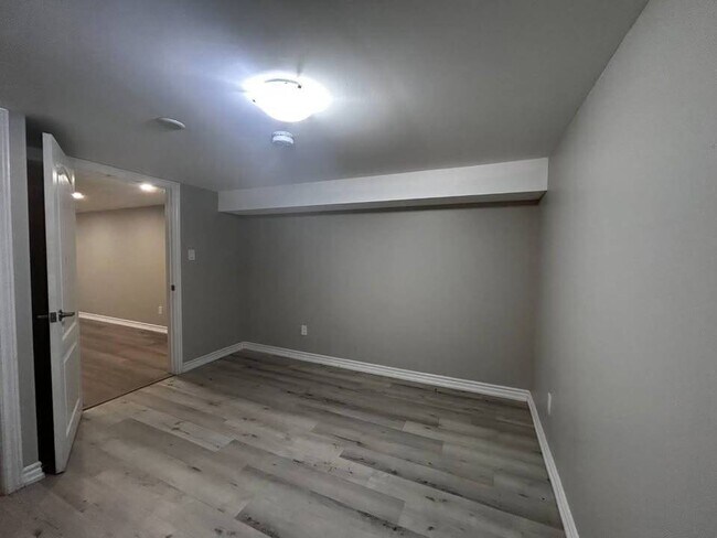 Building Photo - Elgin Cres