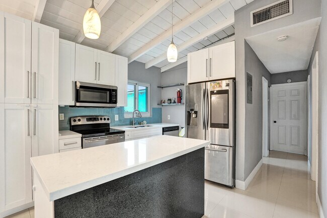 Foto del edificio - 4670 SW 25th Ave
