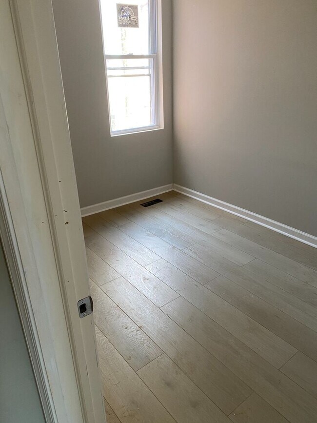 Foto del edificio - Large 3 bedroom in Germantown