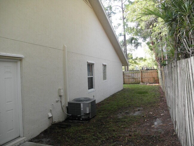 Foto del edificio - 13708 Lavender Ln