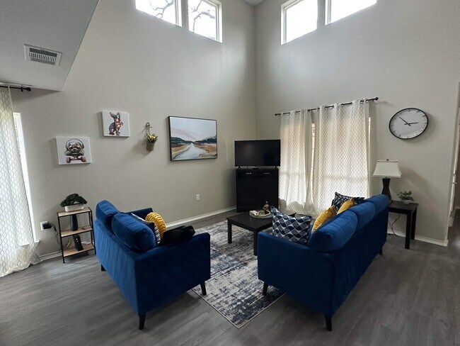 Building Photo - 429 N Denley Dr