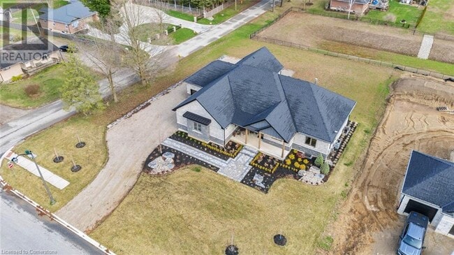 Building Photo - 3 Clover Ln