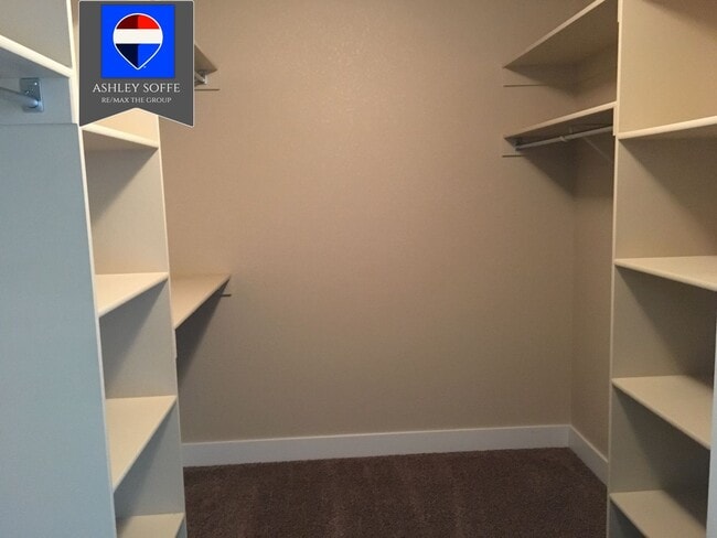 Building Photo - 6834 Umpqua River Rd