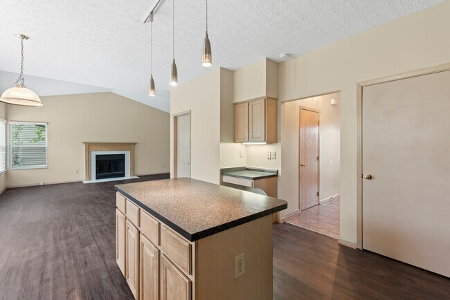 Foto del edificio - 7811 Waggoner Chase Blvd