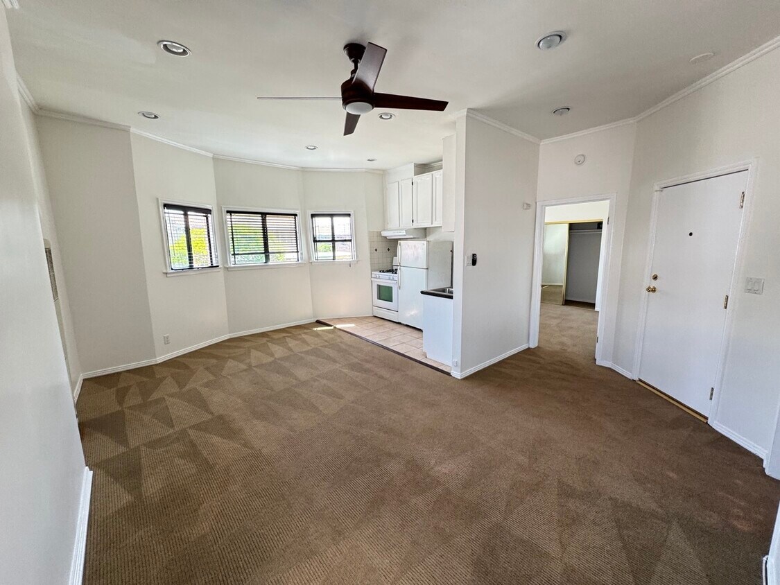 Foto principal - 1341 N Bronson Ave
