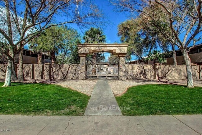 Building Photo - 810 E Colter St