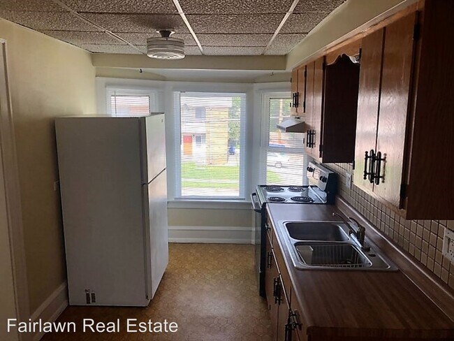 Building Photo - 2 br, 1 bath Apartment - 806 S Randolph