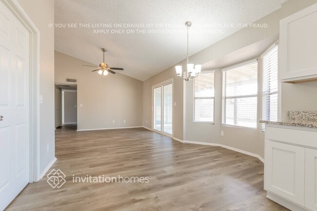 Building Photo - 2541 E Carol Ave