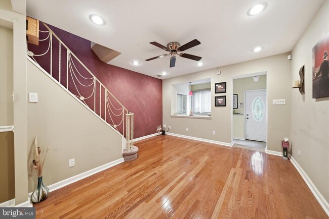 Building Photo - 3006 S Smedley St