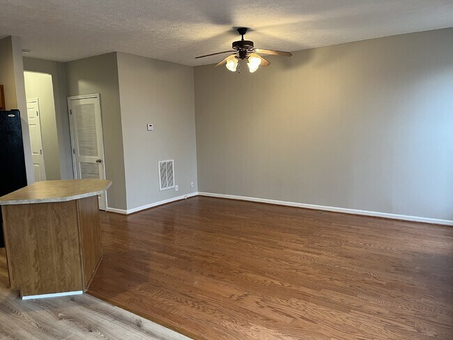 Foto del edificio - "Spacious 3 Bed, 2.5 Bath Townhouse with Finished Basement on Bell Road - Antioch Rental!"