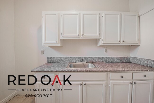 Foto del edificio - 1000 S Grand View St