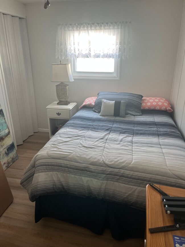 Foto del edificio - 4841 92nd St N