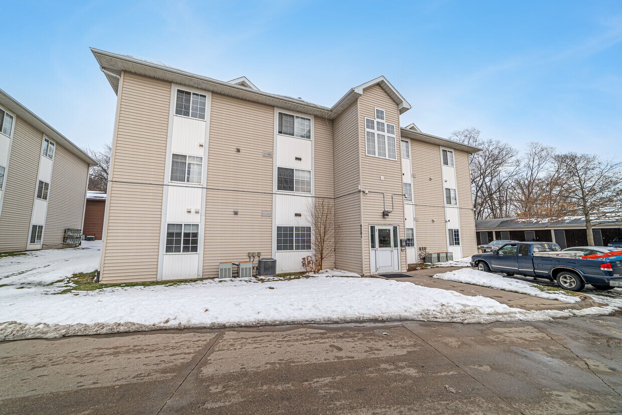 930 Boston Way Unit B2, Coralville, IA 52241 Condo for Rent in Coralville, IA