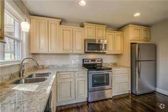 Building Photo - 615 Skyview Dr