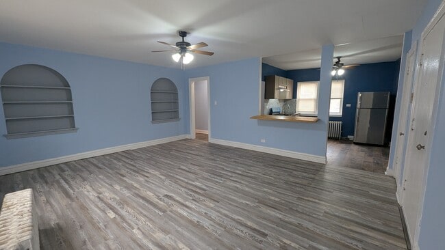 Building Photo - 7416 N Rogers Ave