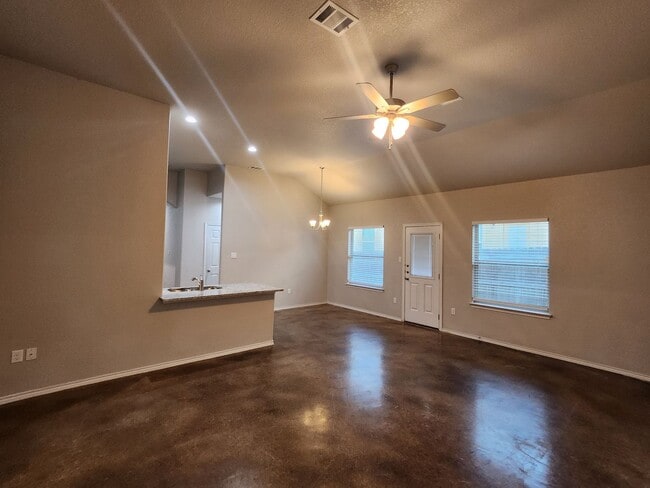 Building Photo - 620 Heathers Wy