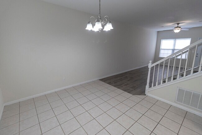 Foto del edificio - 5000 Derby Ridge Dr