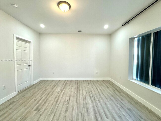 Building Photo - 3039 SW 16th Ter