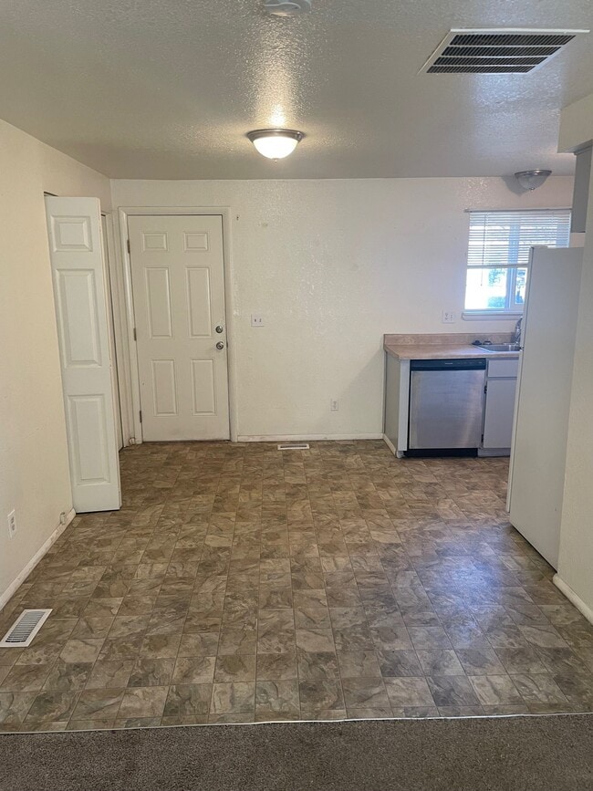 Building Photo - 298 Ruby St