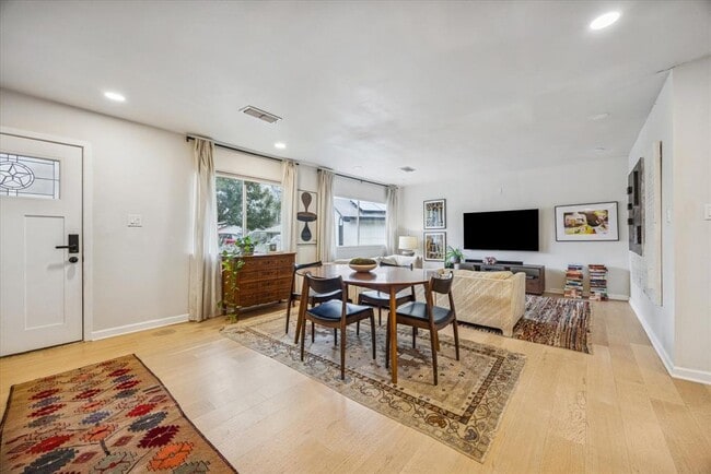 Foto del edificio - 6809 Meadow Cir