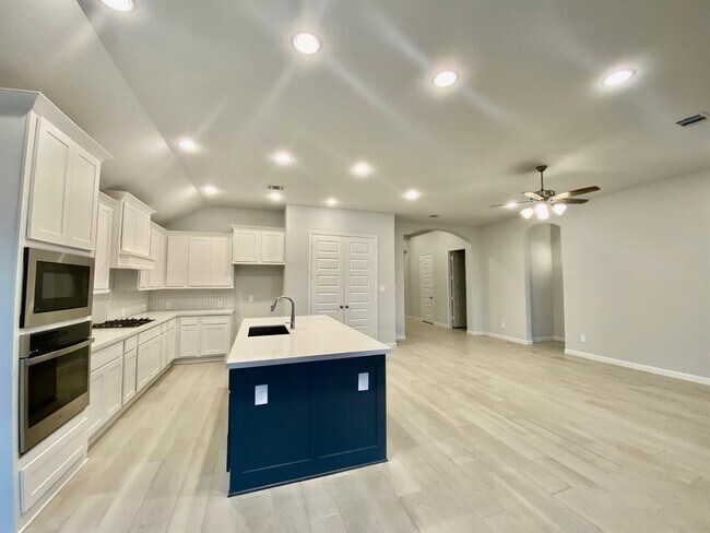 Building Photo - 9411 Trestle Creek Ct